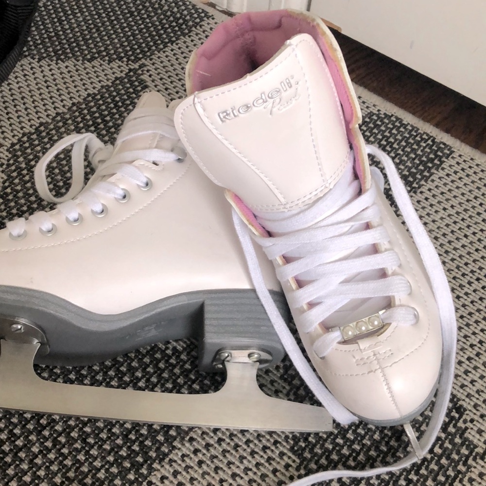 Like new girls ice-skates